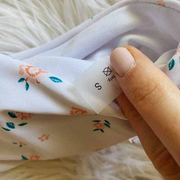 White Peach Floral Off Shoulder Ruffle Bikini - Picture 10 of 13